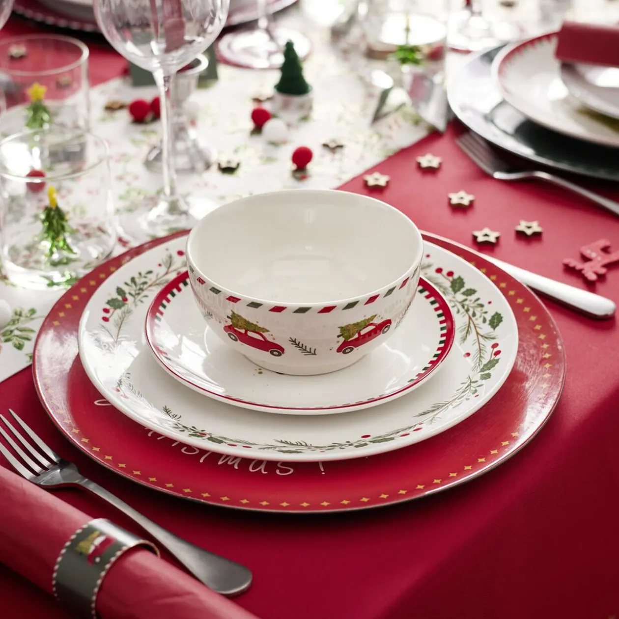 Assiette plate en porcelaine blanche motif feuillage de Noël Ø27cm