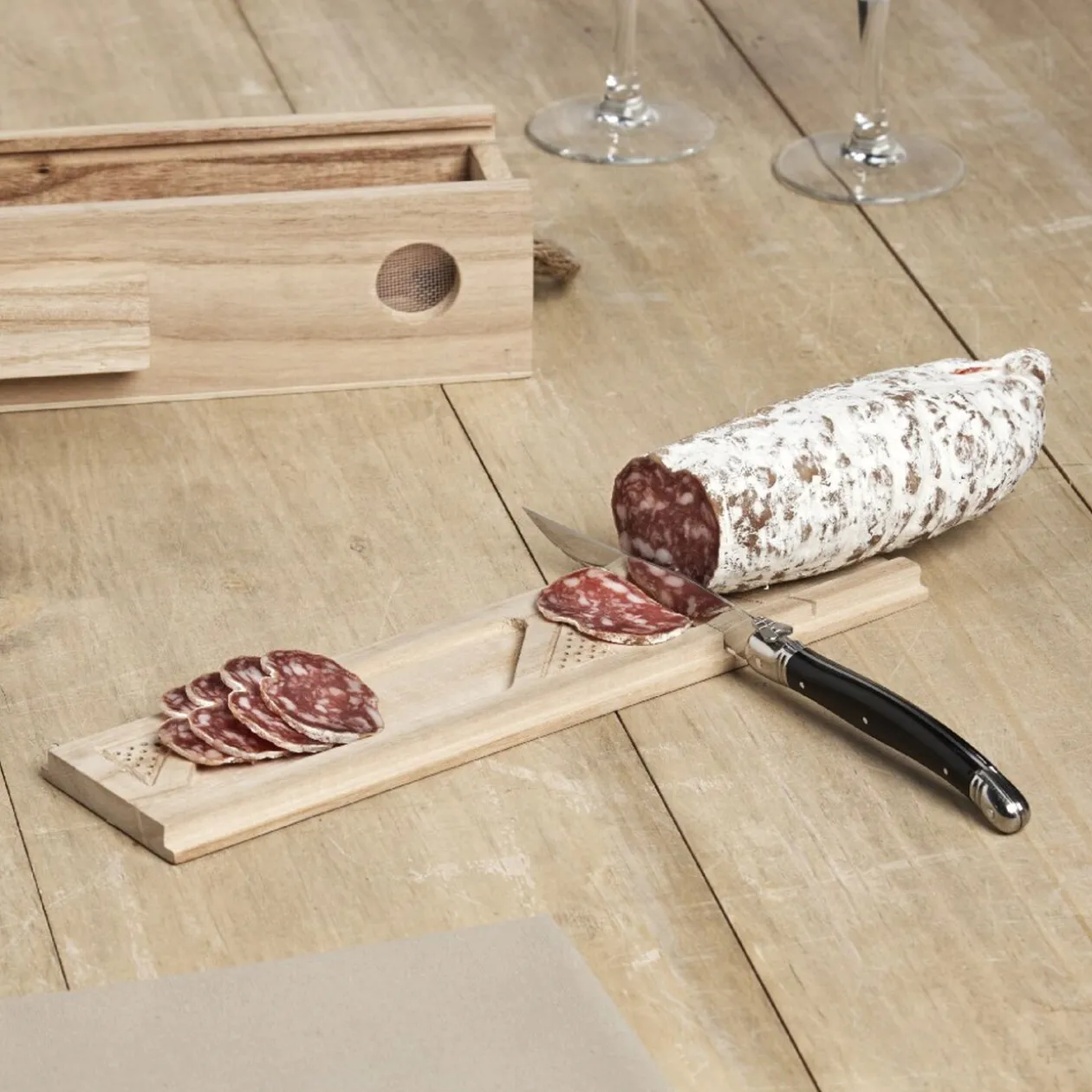 Cave à saucisson bois et couteau